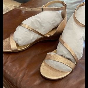 New Splendid rose gold ankle strap sandals. Size 7 1/2
